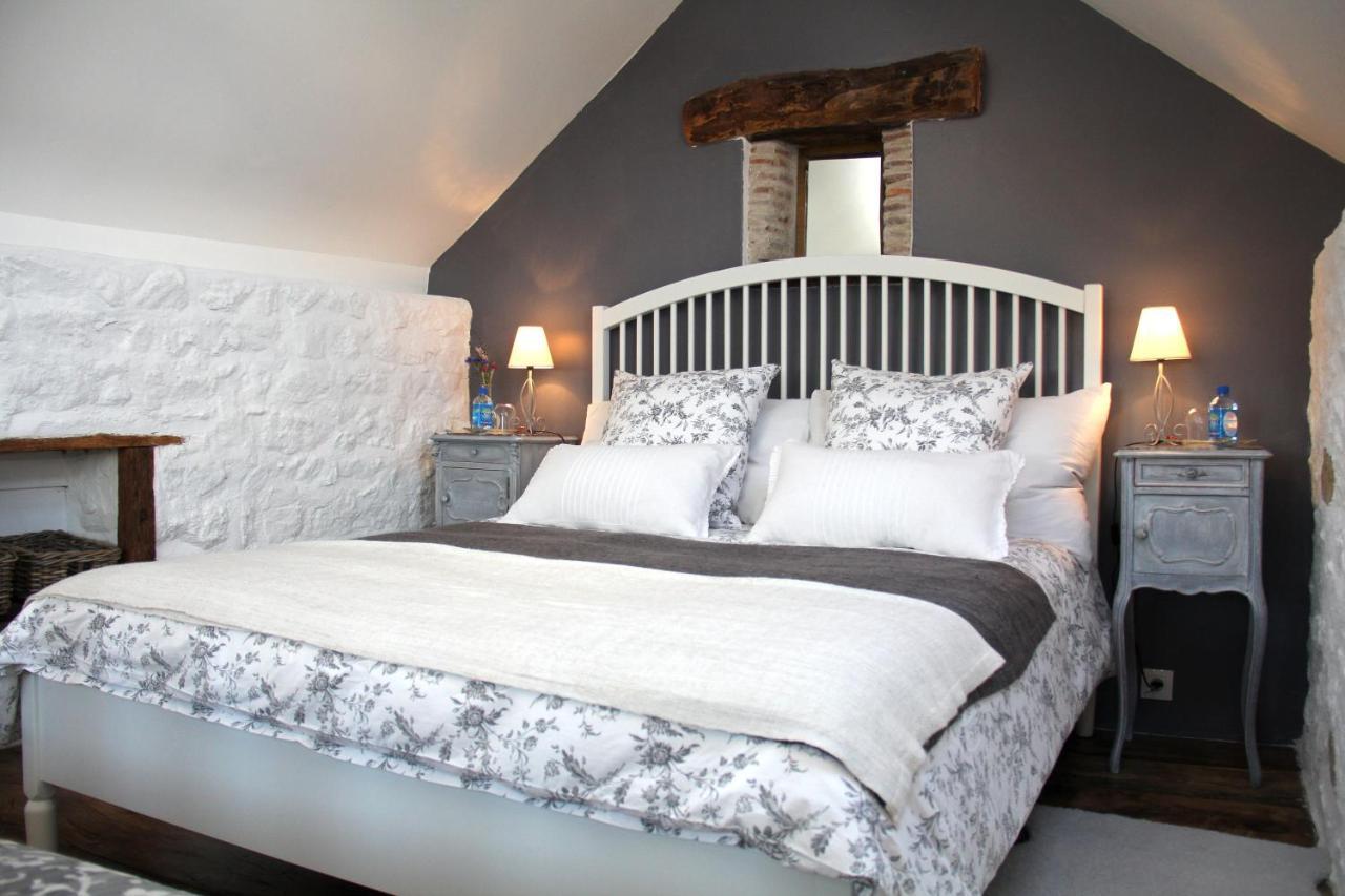 La Belle Ame Bed & Breakfast Saint-Priest-des-Champs Rom bilde