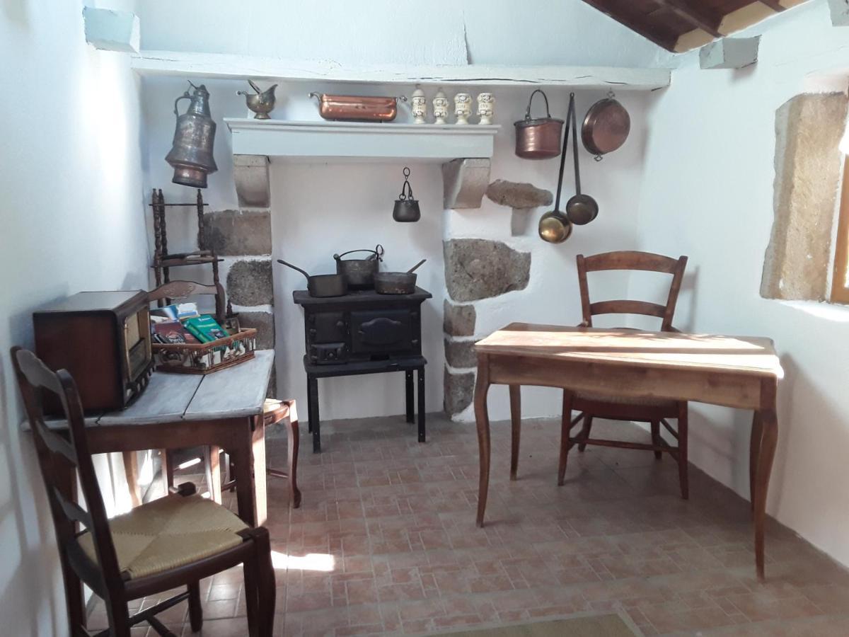 La Belle Ame Bed & Breakfast Saint-Priest-des-Champs Eksteriør bilde