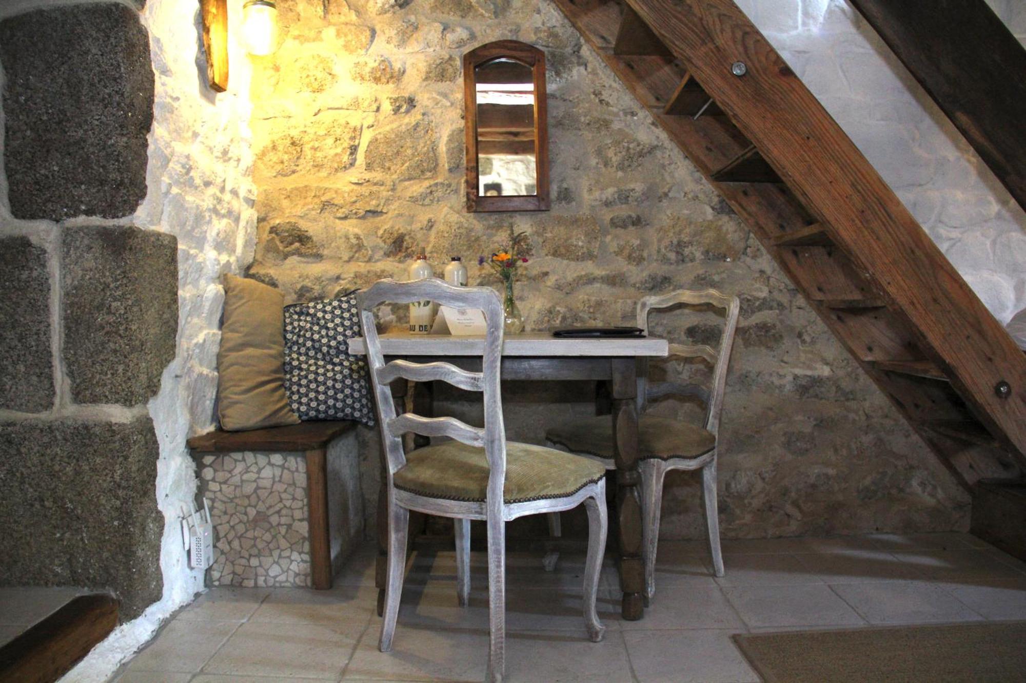 La Belle Ame Bed & Breakfast Saint-Priest-des-Champs Rom bilde