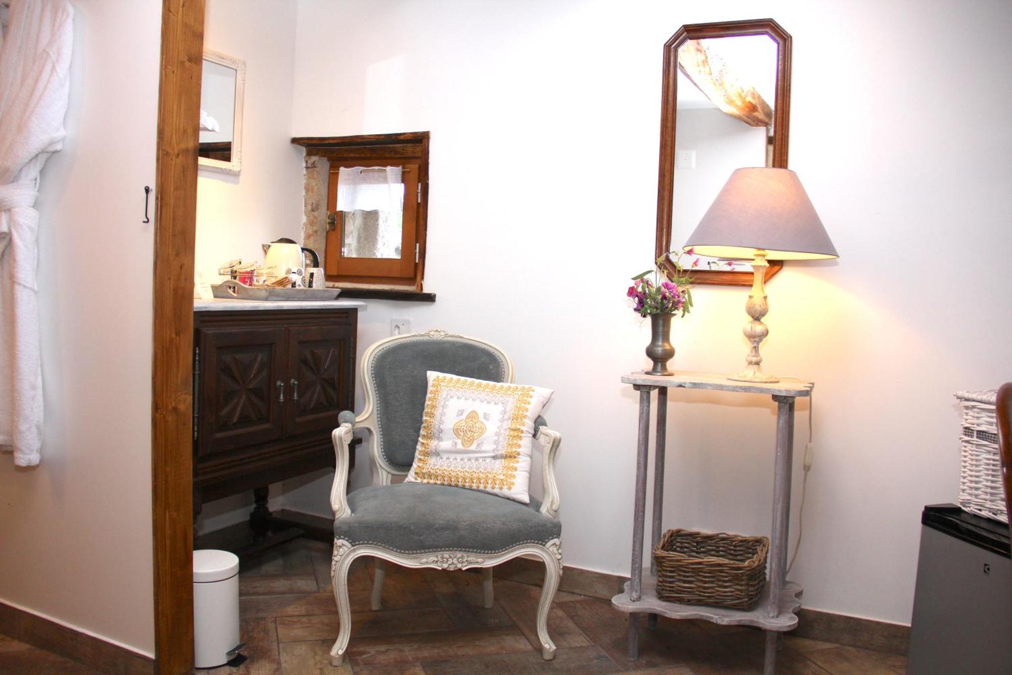 La Belle Ame Bed & Breakfast Saint-Priest-des-Champs Rom bilde