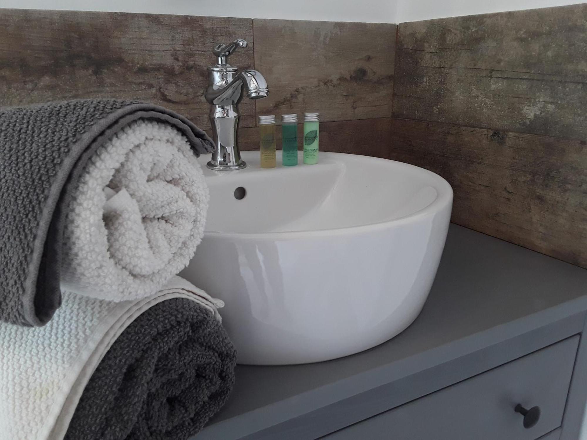 La Belle Ame Bed & Breakfast Saint-Priest-des-Champs Rom bilde